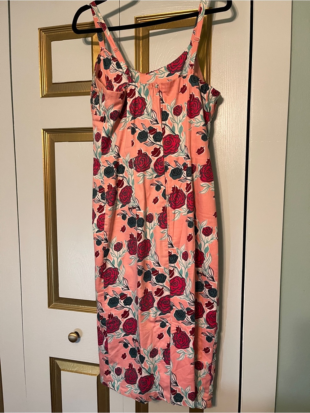 Pinup Couture x Mary Blair lips and roses Evangeline wiggle dress in pink - Picture 3 of 3